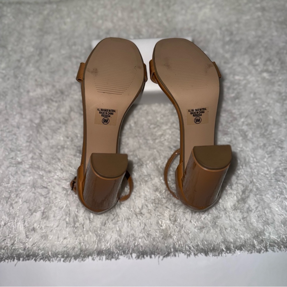Y Not Womens Tan Patent Ankle Strap Block Heel Sandals Size 9M - Picture 5 of 8